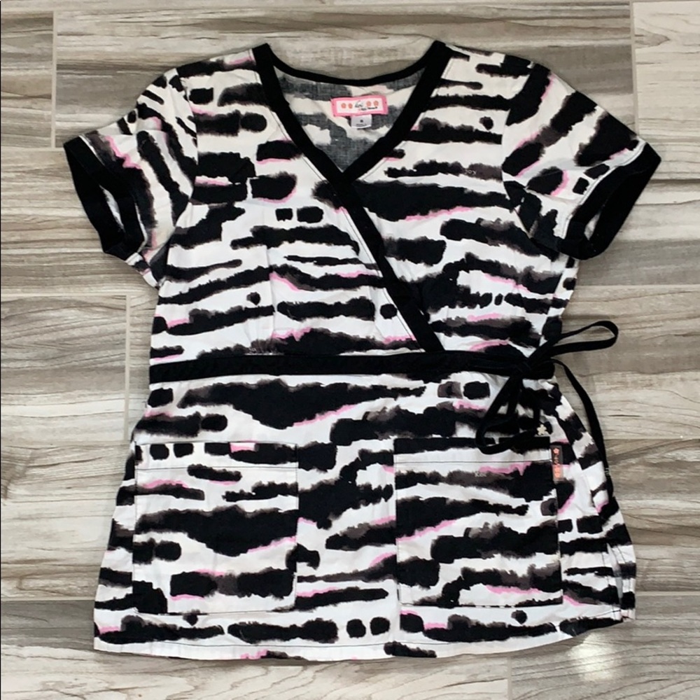 Women’s scrub top
